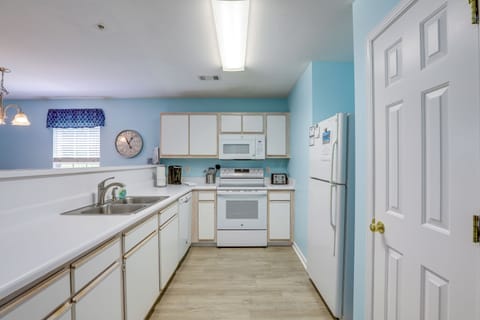 Kitchen | Fully Equipped w/ Cooking Basics