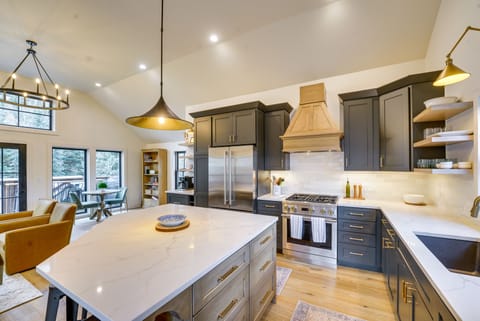 Fully Equipped Kitchen | Cooking Basics | Keurig