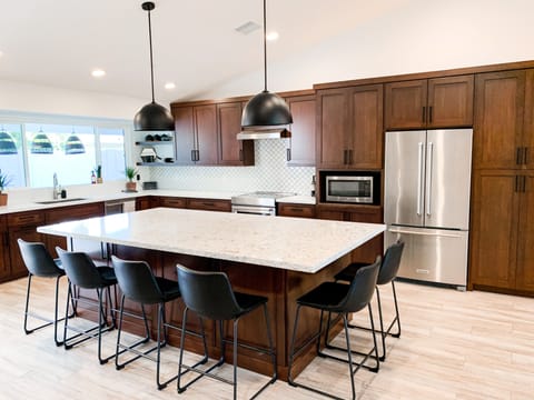 Huge Kitchen + Open Concept + Quartz Countertops
