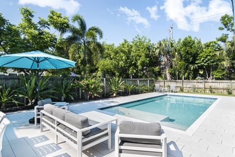 New pool with fountain 