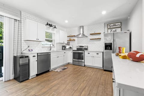 Fully stocked kitchen with everything you need!