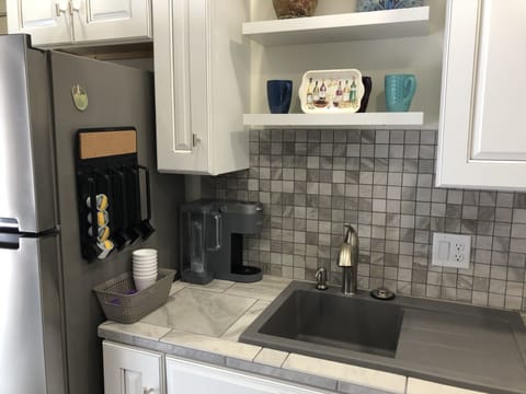 Single Basin Sink with Built in Drainer Board