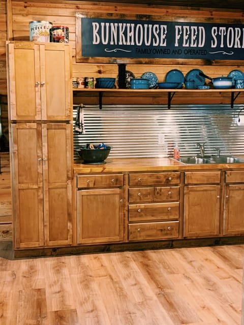 Snack area, full kitchenette, fridge, microwave