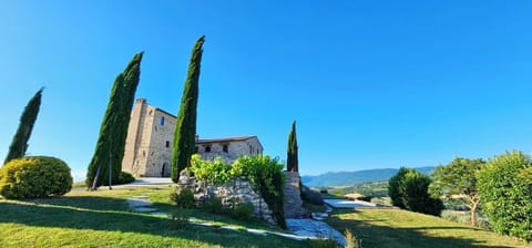 Commanding location on small hill with 360 degree view