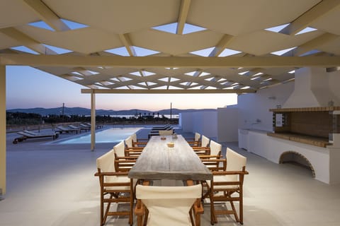 BBQ - Exterior Dining Area