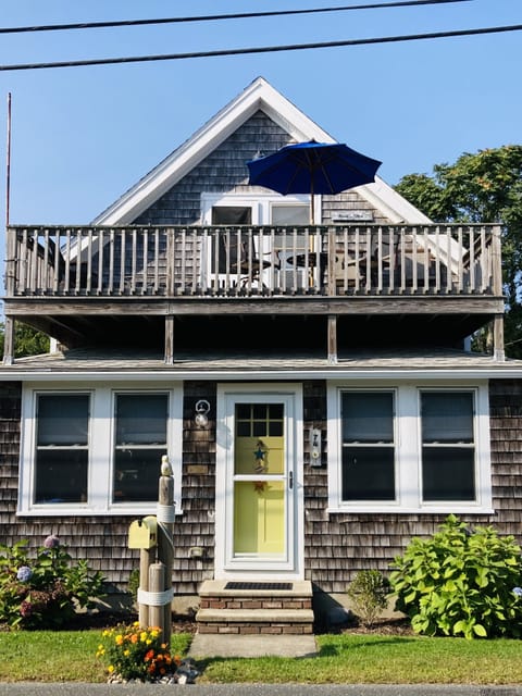 Welcome to the Beach Hive Cottage. 