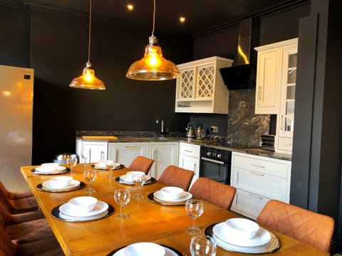 Dining / Restaurant