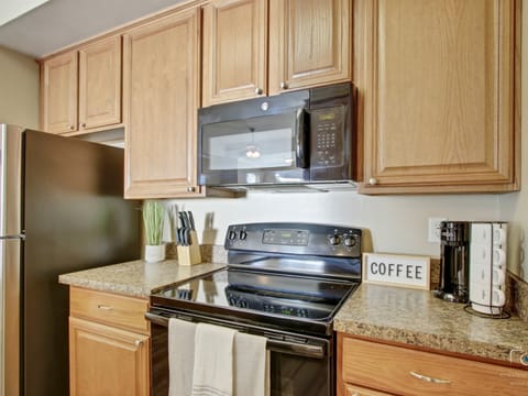 Full Kitchen w/amenities