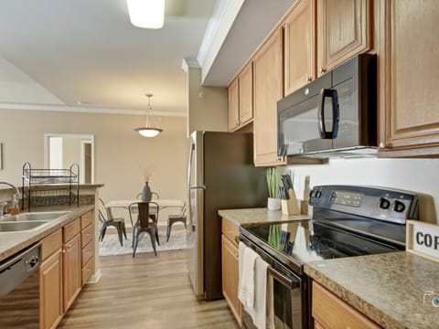 Full Kitchen w/amenities
