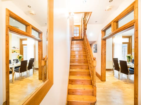 Entrance leading to dining and sitting areas