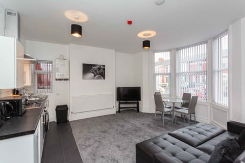 Blackberry Suite - Lounge/Kitchen Area