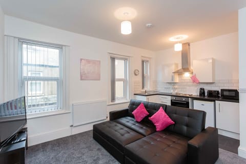 Raspberry Suite - Lounge/Kitchen Area