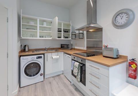 Fully equipped kitchen - Flat 1
