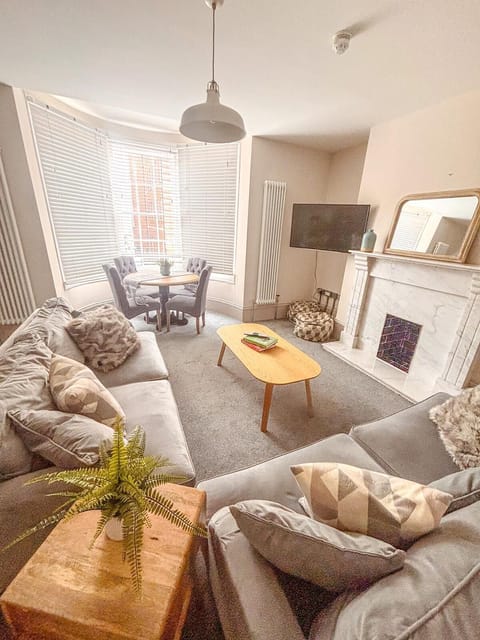 Living Room / Lounge