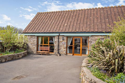Tyn-Cellar cottage main entrance