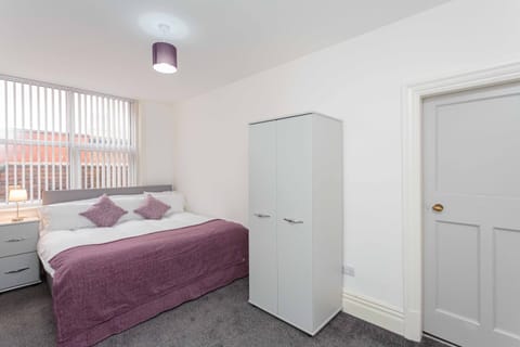 Bedroom - Plum Suite