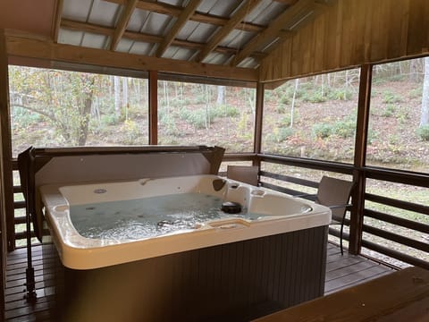 Indoor spa tub