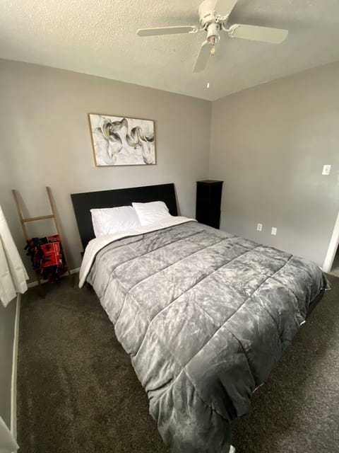 Bedroom 3 with the queen bed at the Writer's Nook.
