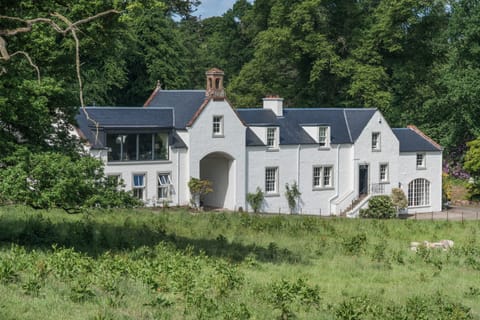 Arngomery Court with Stables to left of arch