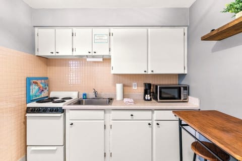 Boutique Beach Retreat Treasure Island full kitchen, stove refrigerator, freezer, microwave, coffee maker, kitchen utensils and flatware kitchen table