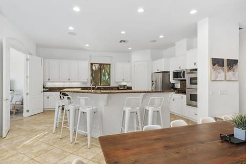 Large Kitchen 
Seating to entertain your guest