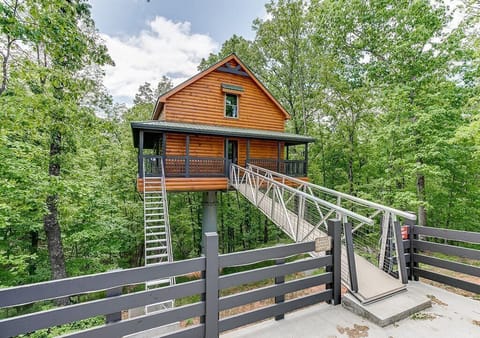 All Wood Cabin Treehouse