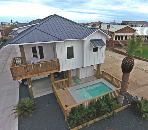 Front exterior/pool view (1)