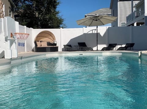 Private Pool! 3 ft on the left. 7 ft on the right! Large Pool! Always so fun! 