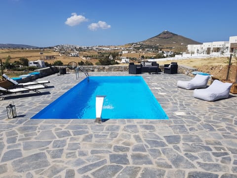 4 Private Villas with 4 pools & Jacuzzi!
Villa Emily 