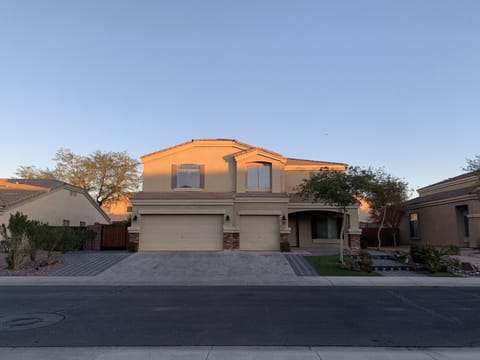 front 3 cars fit in driveway 