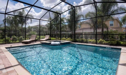 [amenities:screened-in-pool:3] Screened In Pool