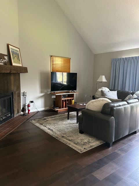 82- living room no sofa sleeper