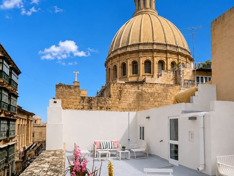Roof terrace, shared between two apartments