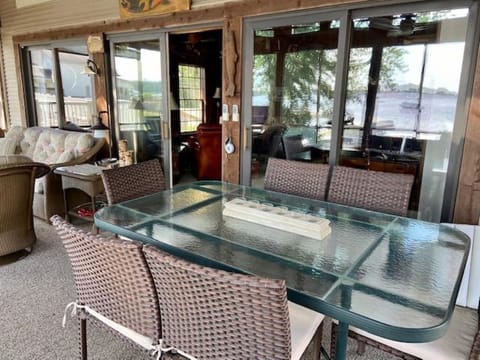 Screen porch dining area 