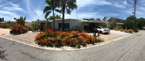 Notice shell driveway to right of driveway for trailer parking. 