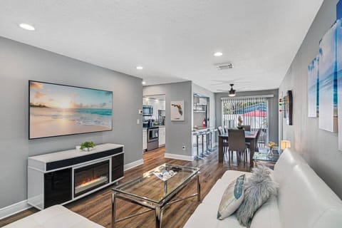 This lovely open concept will surely make you feel at home during your stay! Have the chance to share stories with family and friends while doing different errands. 