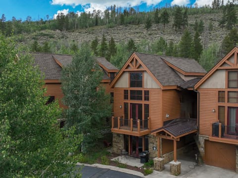 Complex backs directly up to National Forest land