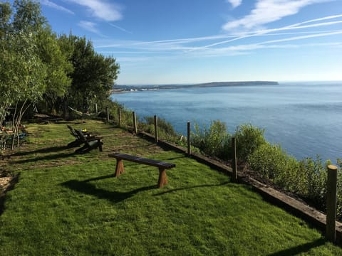 The cliff terrace garden