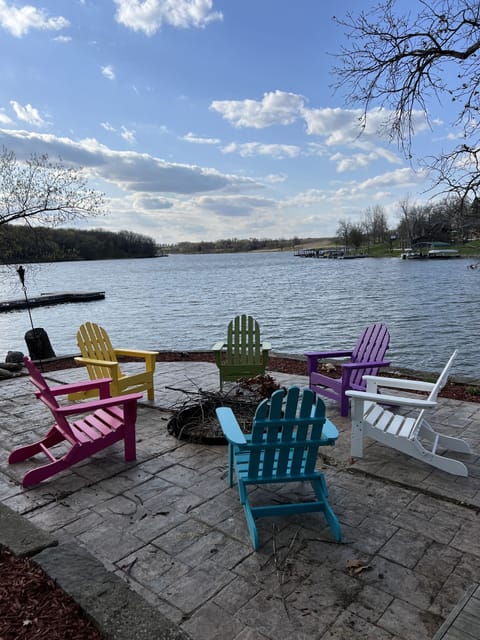 Enjoy the beautiful view around the fire on the waterfront