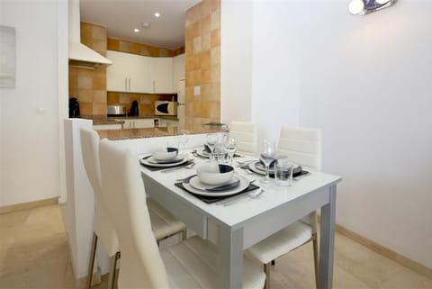 Dining area for four guests next to the open kitchen