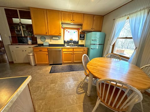 Refrigerator, Dish Washer, Oven, Stove, Cookware, Coffee Maker, Coffee, Filters