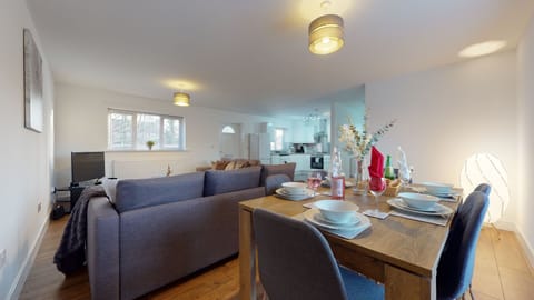 Spacious open plan lounge/diner, table and 6 chairs with patio door to garden