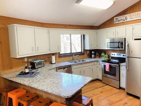 Who needs to eat out with a kitchen like this? Fully stocked and ready for you!