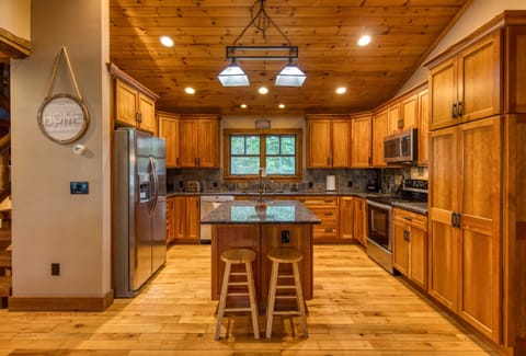 Beautiful Kitchen that comes equipped with all pots and pans, cooking utensils, dishes & glasses & mugs for 16 people, toaster, coffee machine, electric tea pot, spice rack,  Chef's knife set and 12 steak knives.