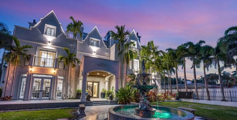 The Modern Castle - Florida's most exclusive vacation home and event venue. Three stories waterfront villa with elevator access, a roof top, idea for family gatherings of event for up to 190 guests.