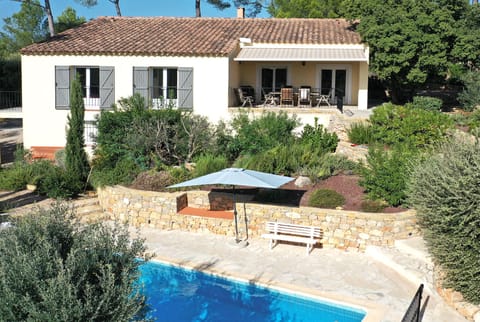 Villa Sygu with heated pool, panoramic views, and fenced grounds near Lorgues, Provence