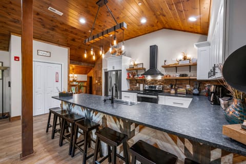 Indulge in culinary delights with a view that takes your breath away! Our fully stocked gourmet kitchen offers the perfect backdrop of majestic mountains. Cook, dine, and savor the flavors of the peaks.