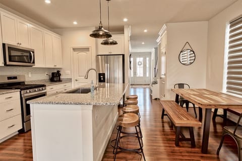 Beautiful kitchen with seating for 4 as well as dining area