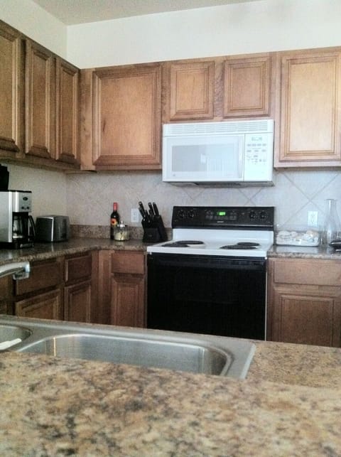 Full kitchen.