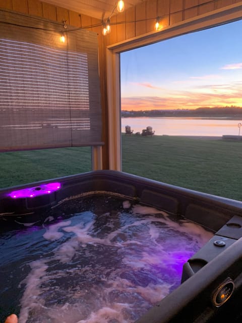 Indoor spa tub